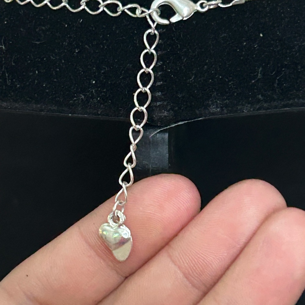 Elegant Silver Snowflake Pendant Necklace - Picture 4 of 5